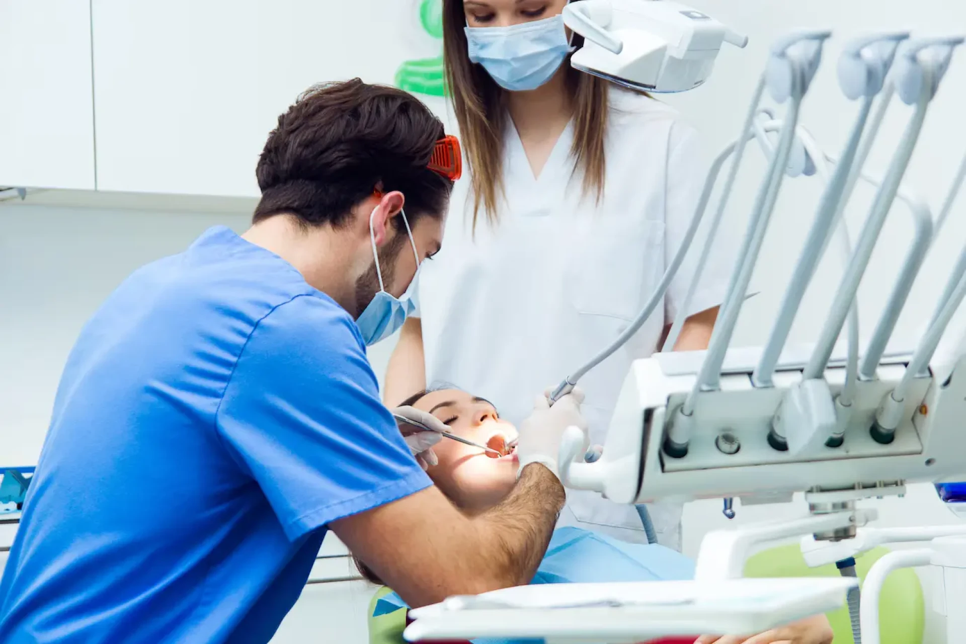 Signs You Should Visit a Dentist Immediately