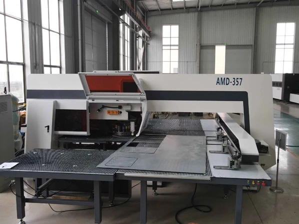 MECHANICAL TYPE CNC TURRET PUNCHING MACHINE