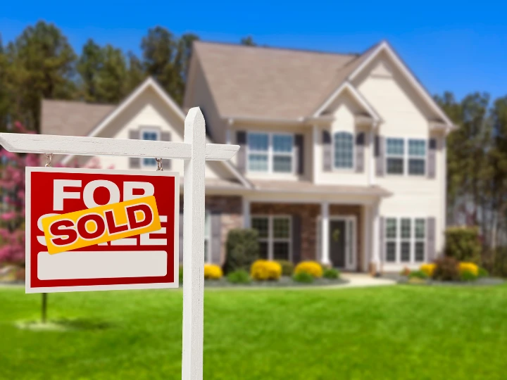 How Can a Real Estate Agent Help You Sell Faster and for More?
