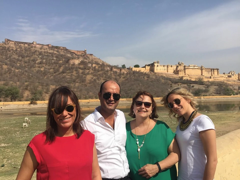 How to Hire a Car and Driver in India – Smart Traveler’s 2026 Guide