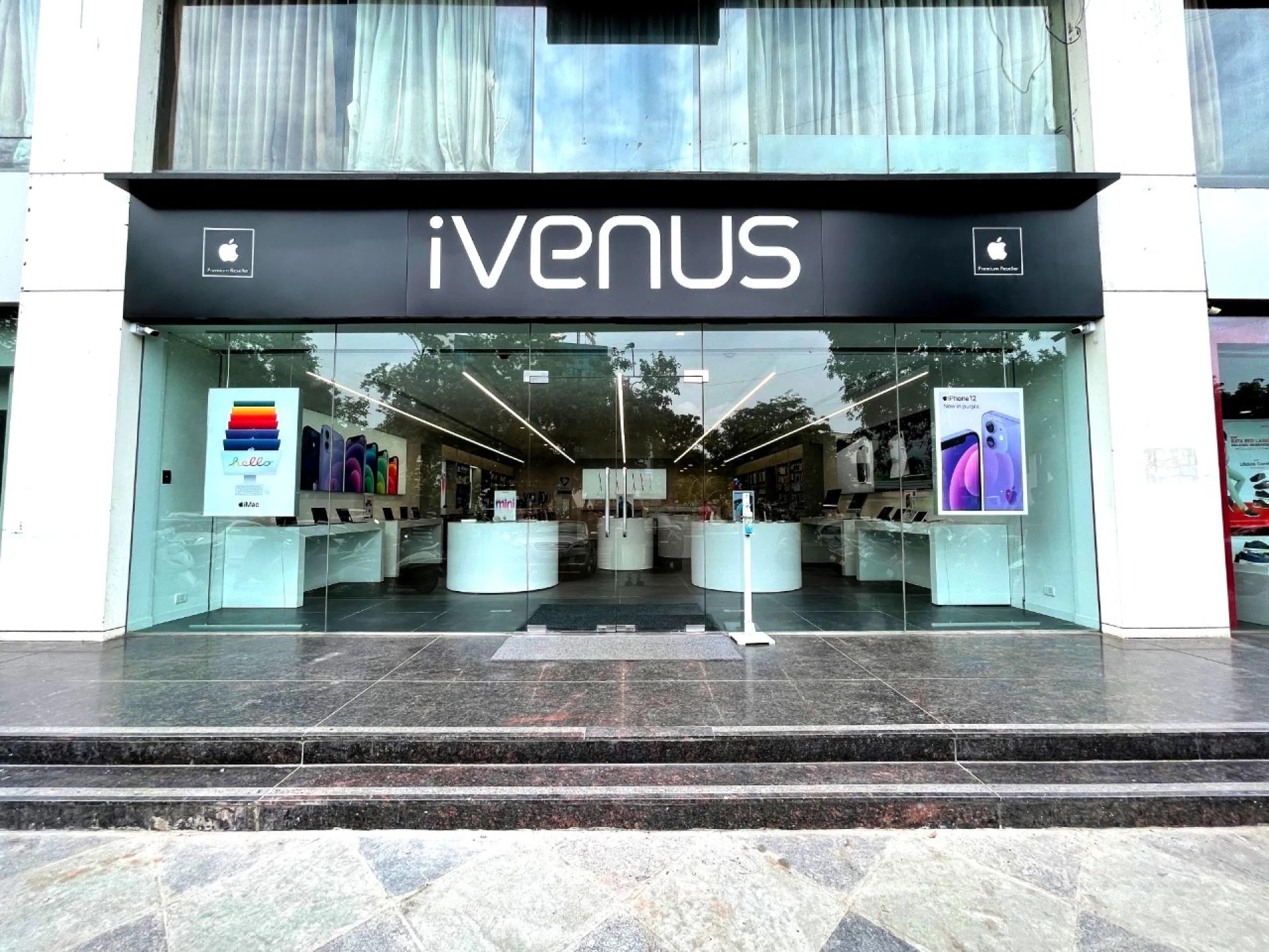 Explore iVenus Apple Stores – Locations, Services & Product Range