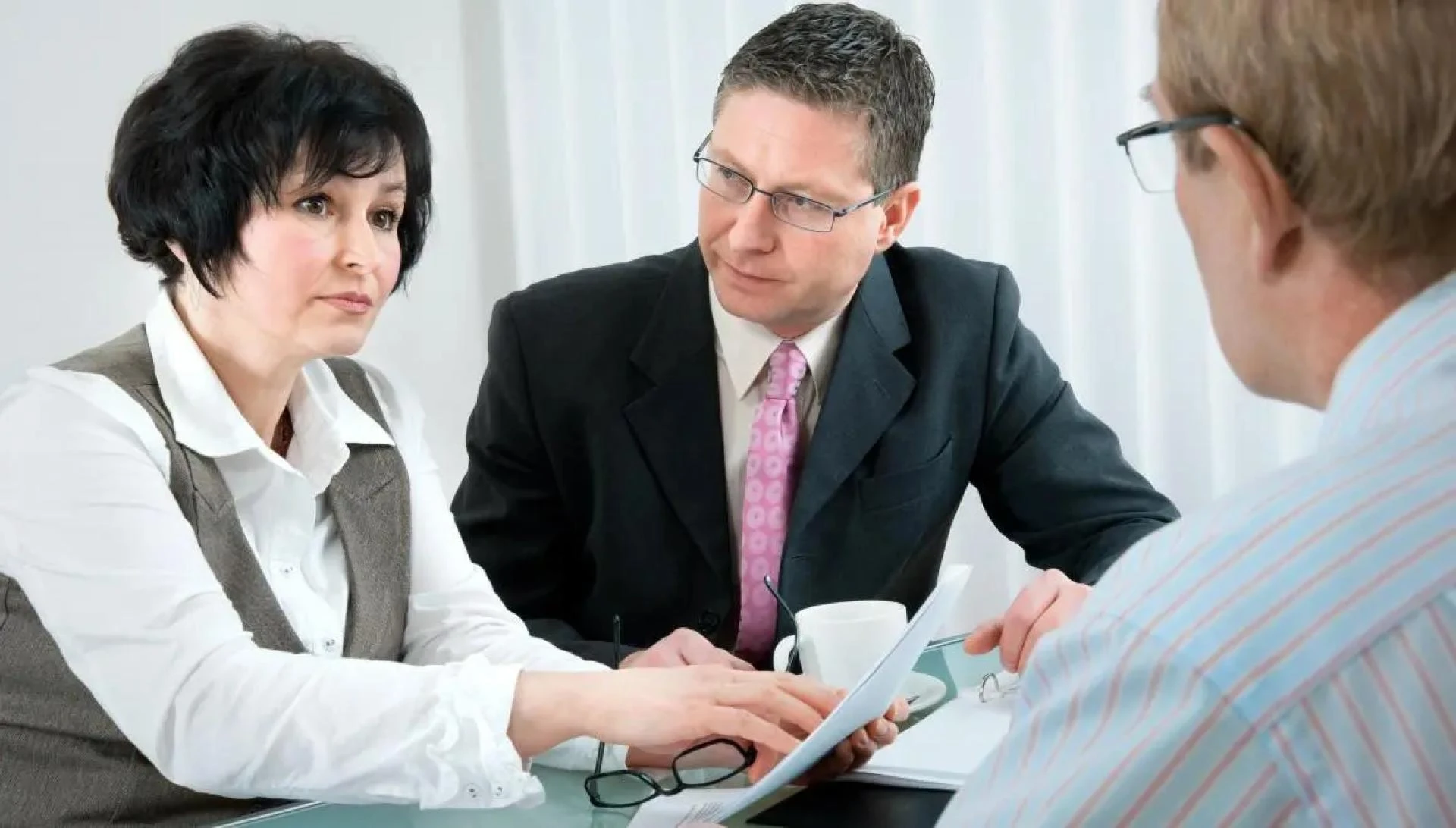 How Do You Choose the Right Family Lawyer for Your Case?