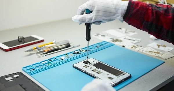 7 Key Benefits of Enrolling in a Professional Mobile Repair Training Center