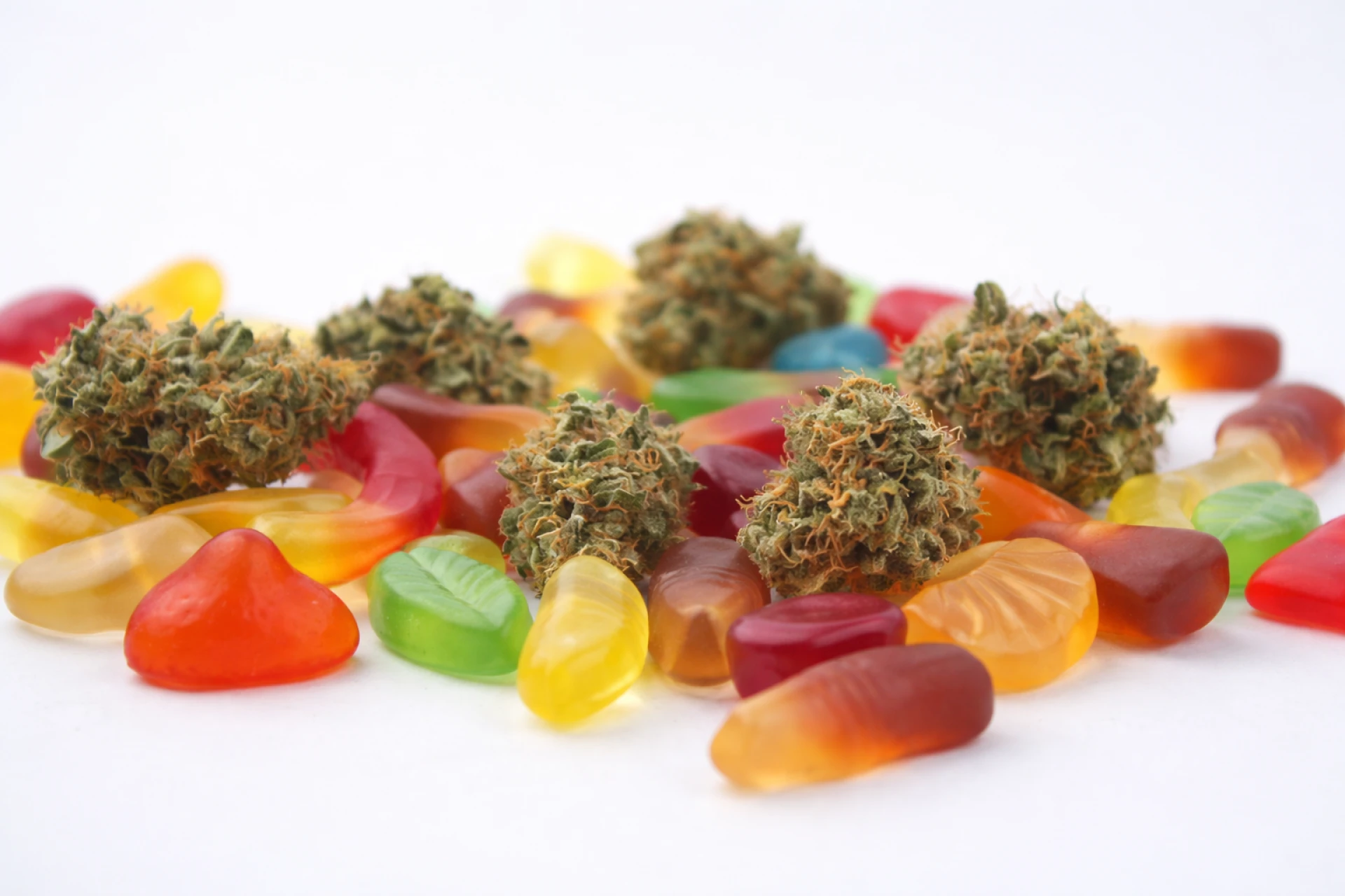 Delta 8 vs Delta 9 Edibles: Evidence-Based Insights for Consistent Results