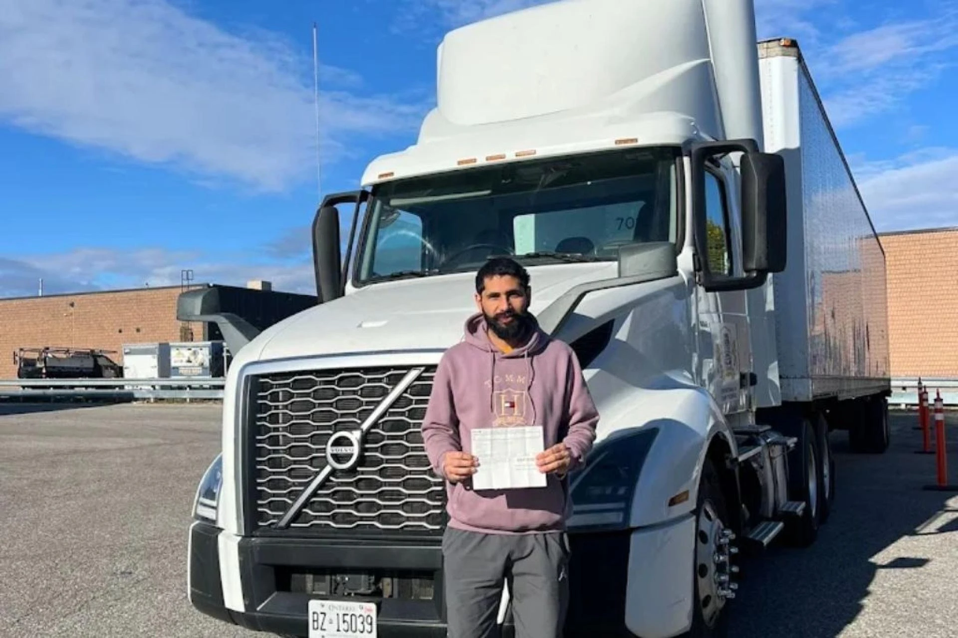 Why Enrolling in an MTO Approved Driving School Matters for Truck Drivers