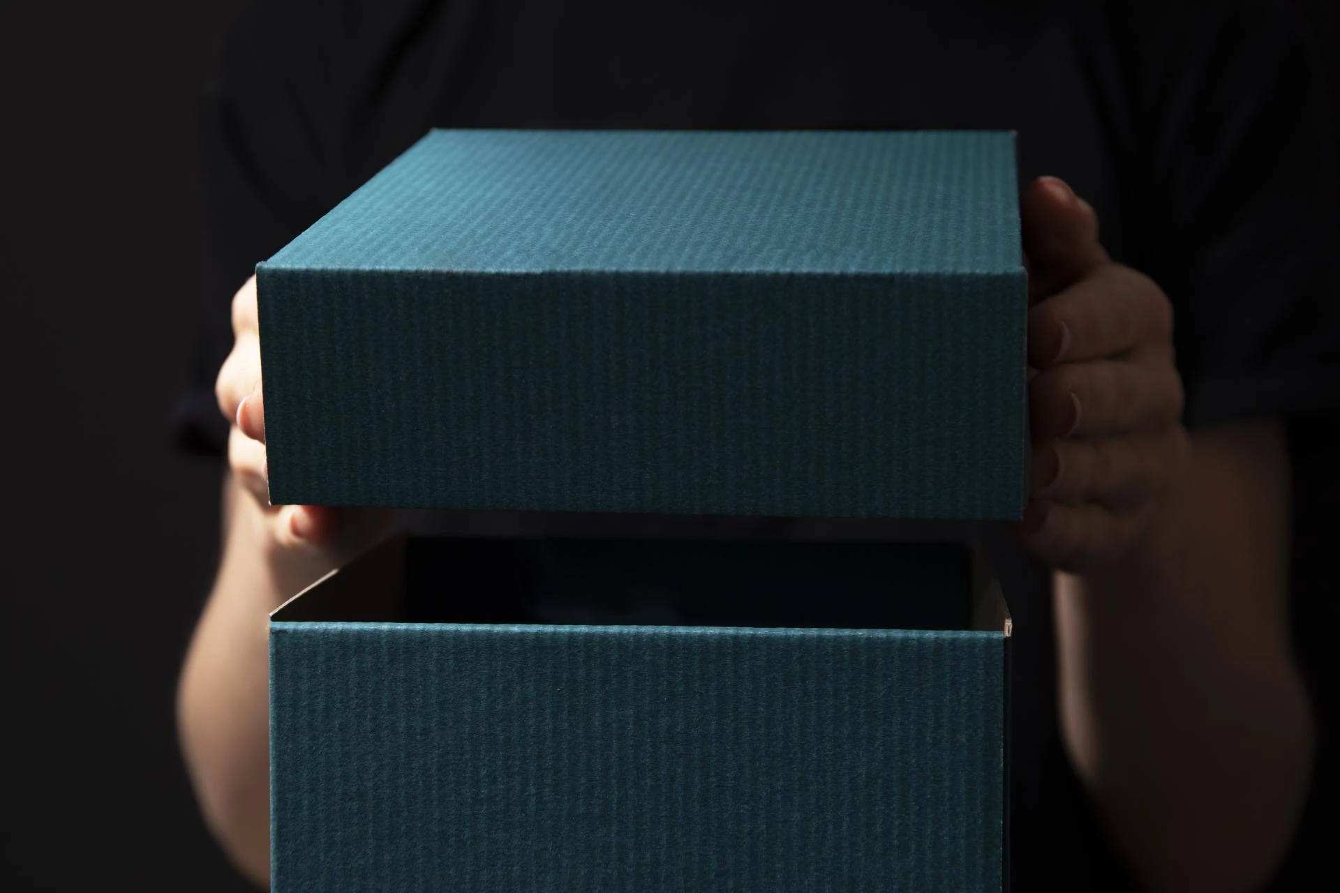 9 Design Ideas to Craft Custom Apparel Boxes That Give the Best ROI