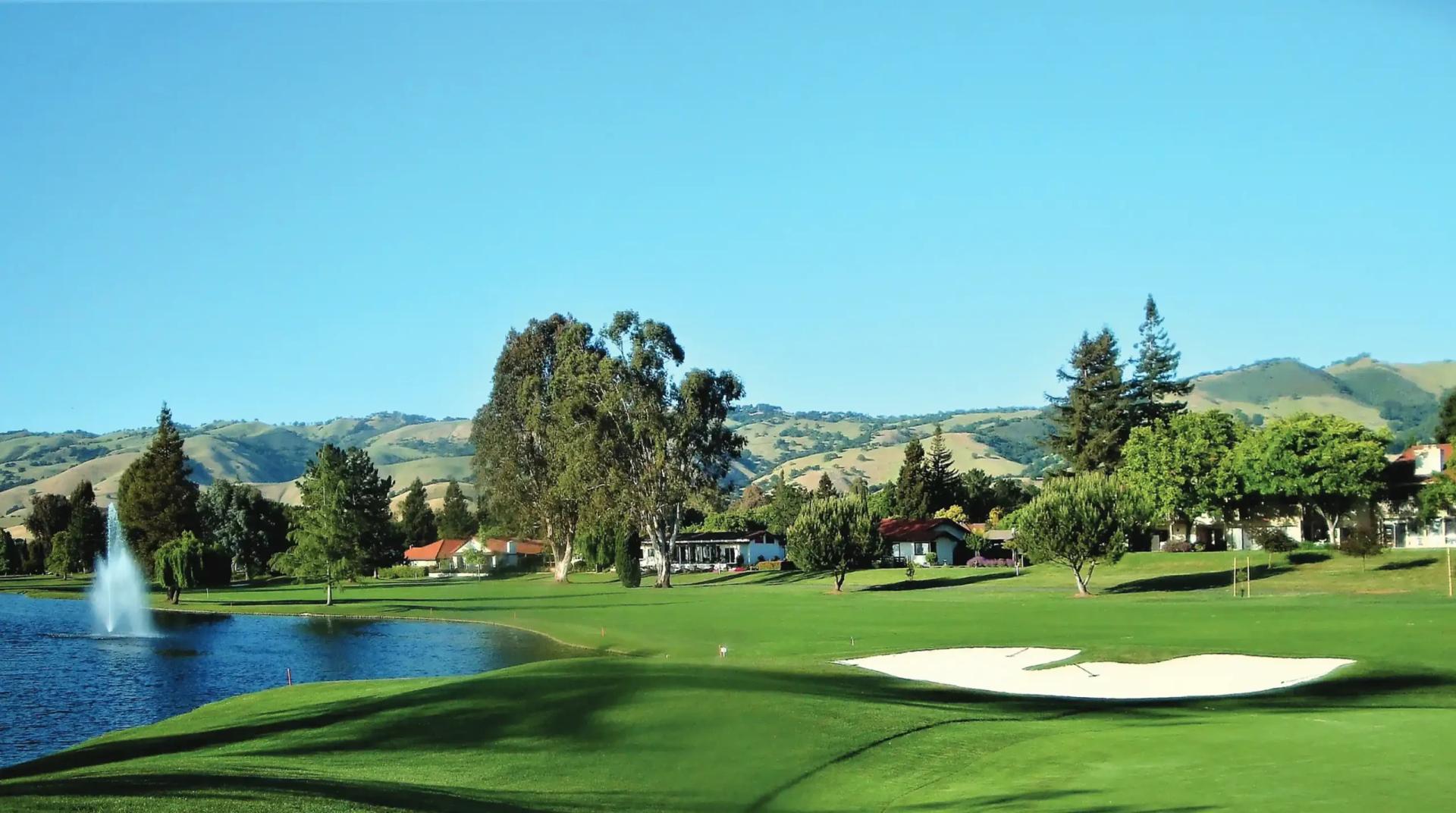 Why Gated Golf Community Homes Are in High Demand?