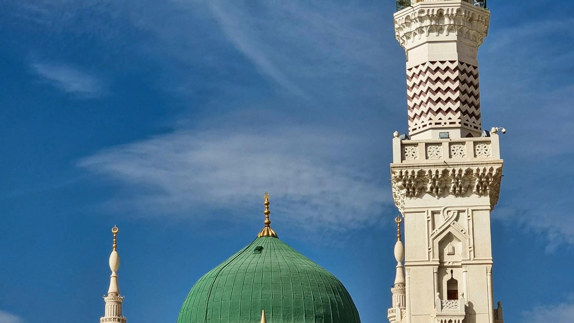 Experience the Journey of a Lifetime with Premium Umrah Services