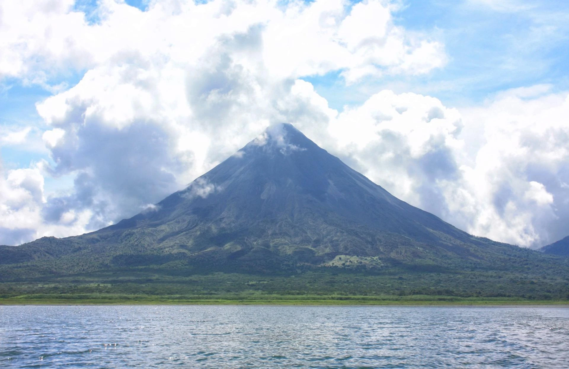 Arenal Volcano Costa Rica: A Natural Icon of Adventure and Beauty