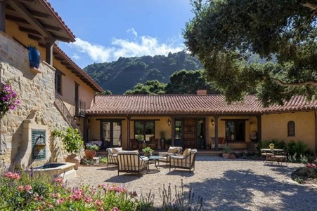 Indoor-Outdoor Flow: The Essence of Luxury Contemporary Living!