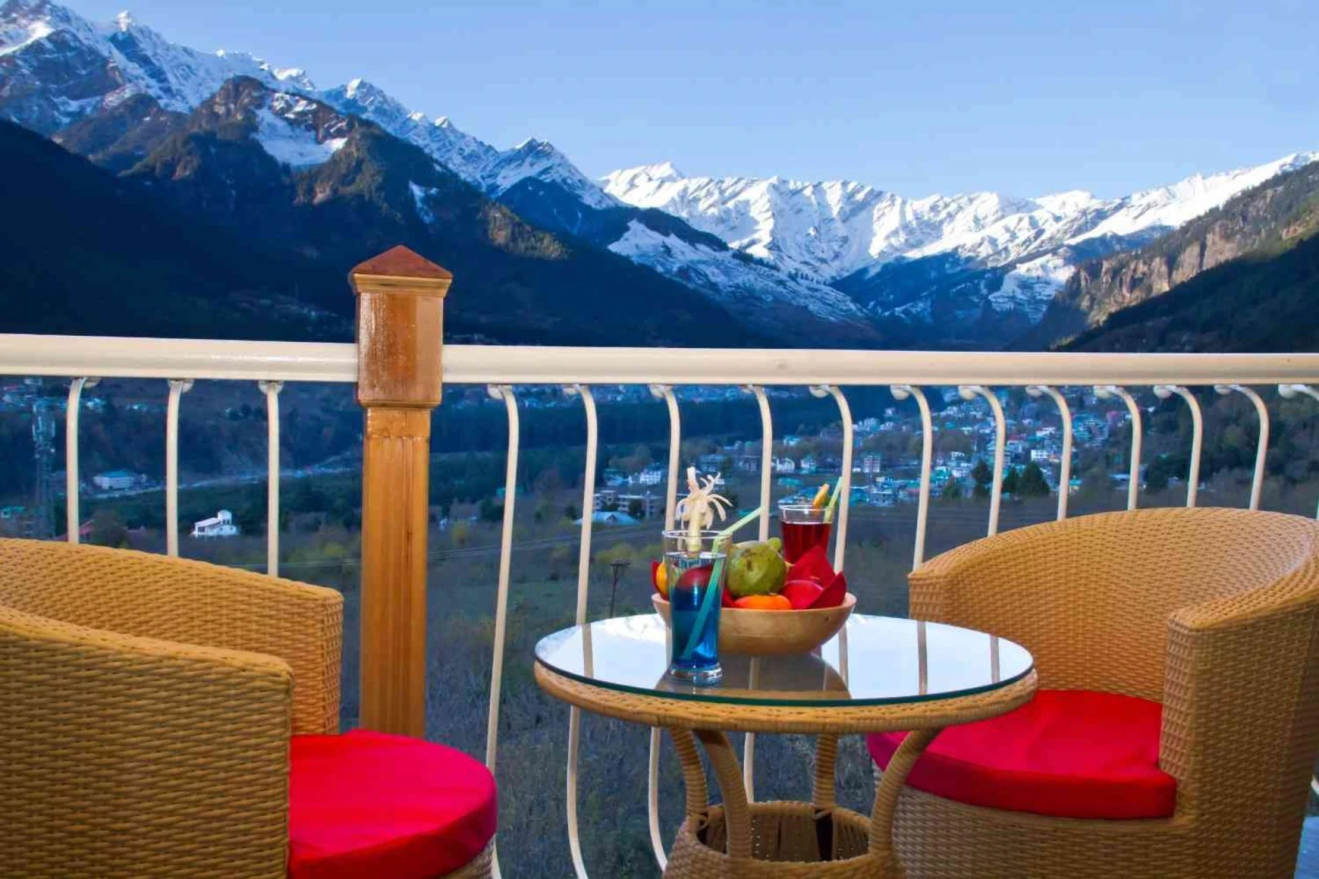 Top 7 Benefits of Staying at a Premium Hill Station Resort Manali