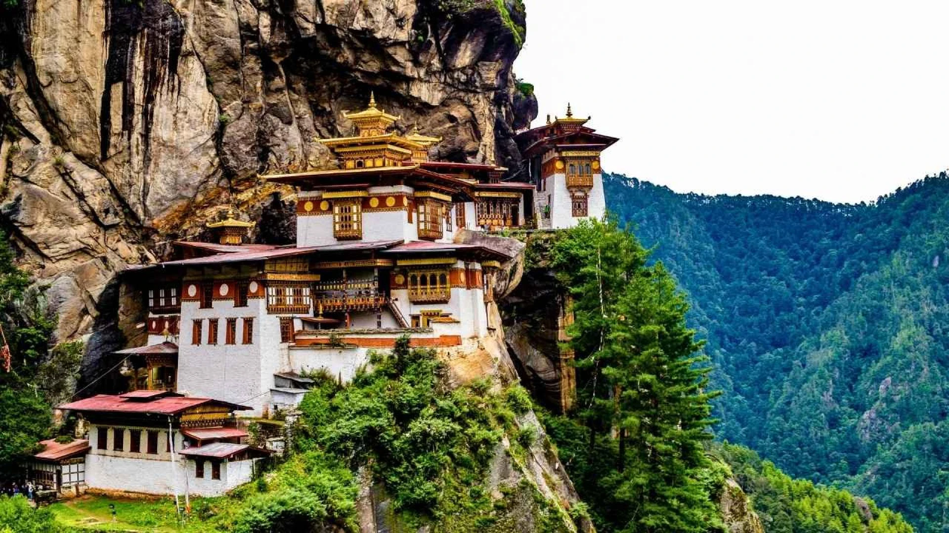 Best Ways to Explore Bhutan for First‑Time Travelers