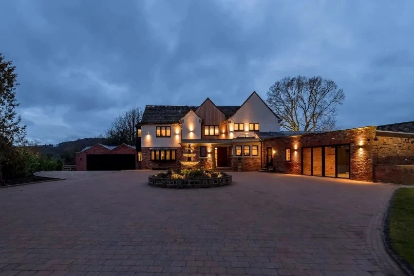 National Estate Agents in the UK: What They Are and Why They Matter