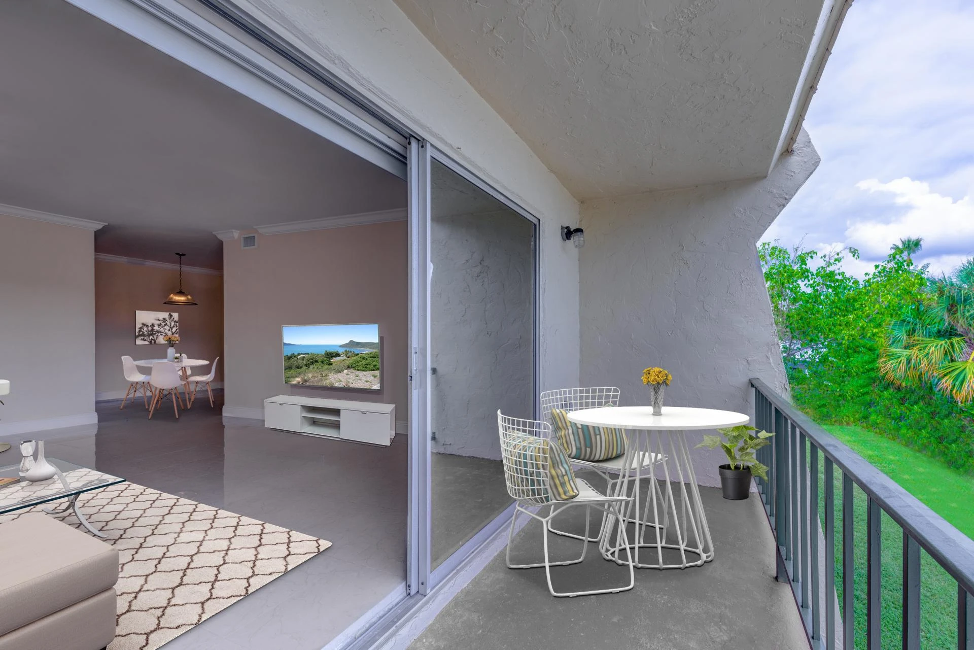 Community Living in Miami: Pros & Cons