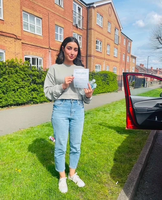 Learning Manual Driving With Experienced Instructors: Real Benefits