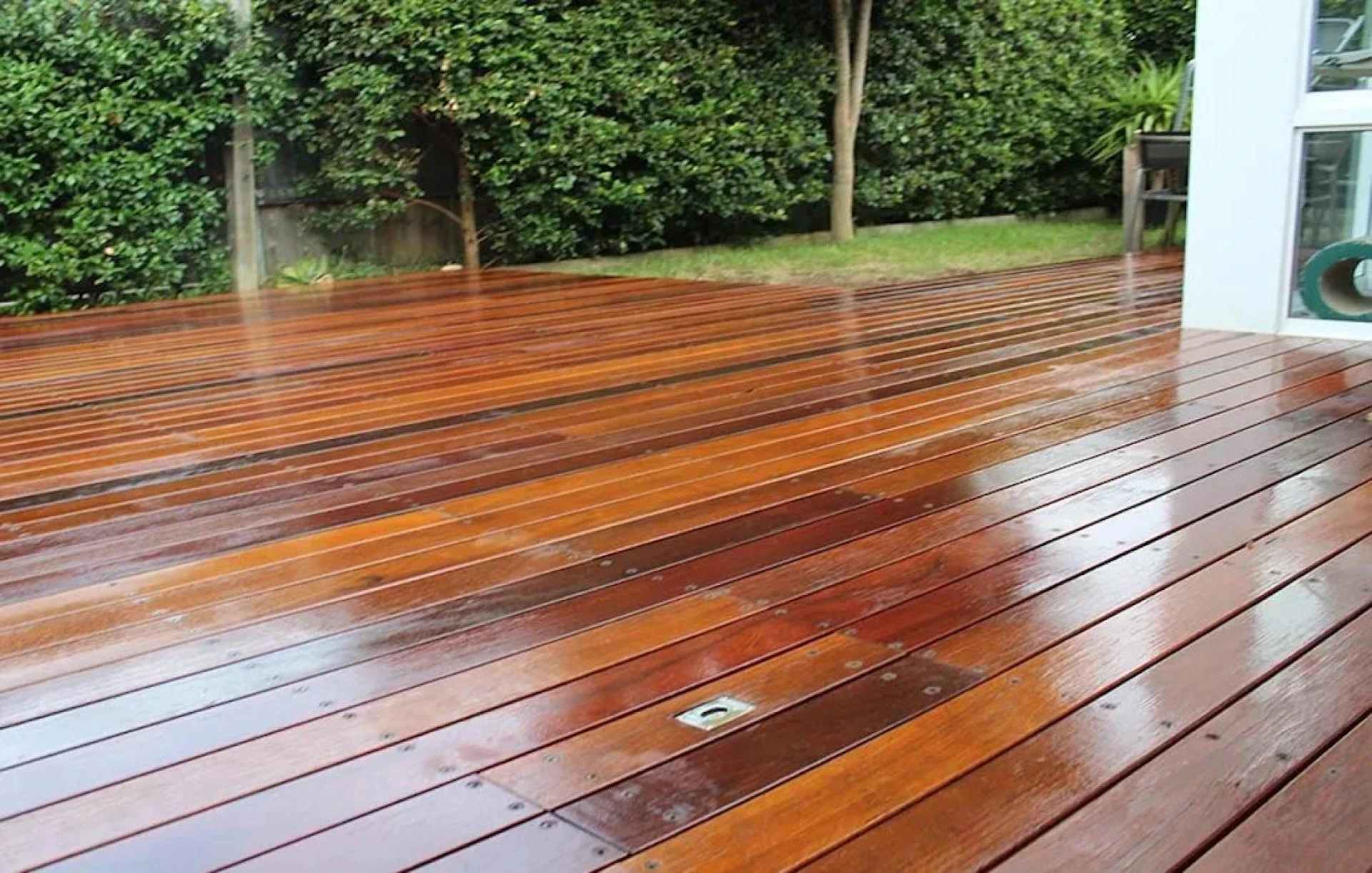 Creating Tailored Outdoor Living Spaces with Custom Decking