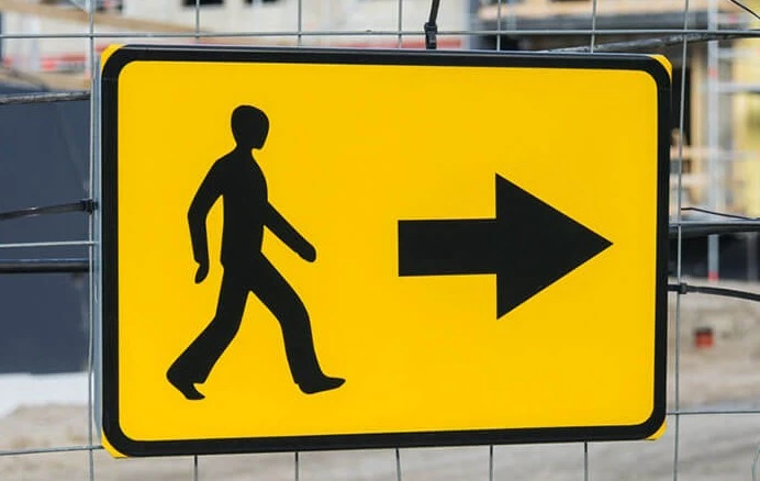 How an Exterior Signage Company Helps Boost Walk-In Traffic