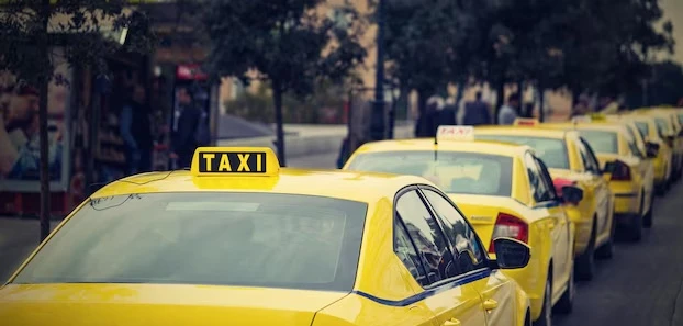 Benefits of Booking a Licensed Taxi Service Over Informal Rides