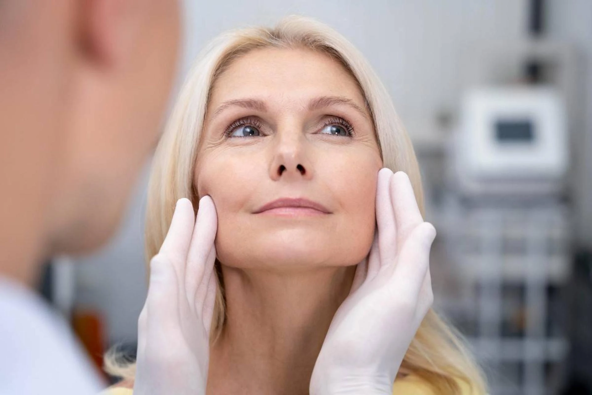 Facelift vs Non-Surgical Treatments: What’s the Difference?