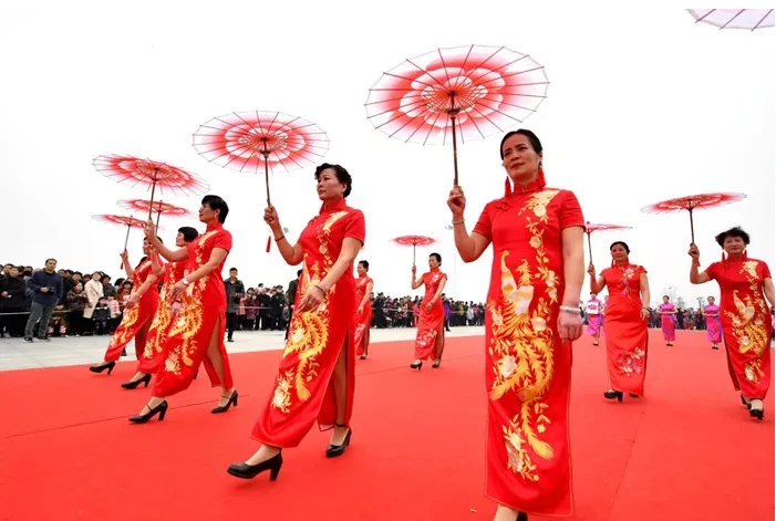 Why Do Chinese People Wear Qipao?