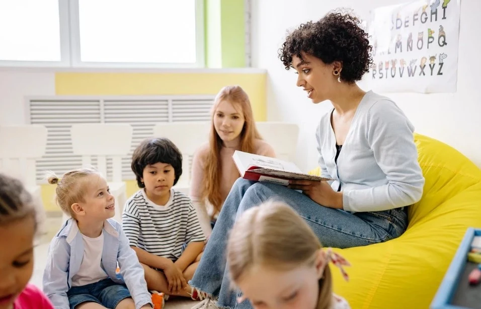 Managing the Spread of Visual Images by School Smart Glasses