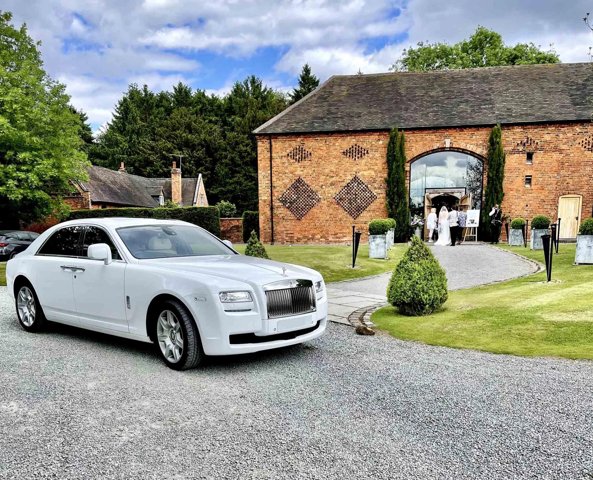 Complete Guide to Wedding Car Hire Birmingham for Your Big Day