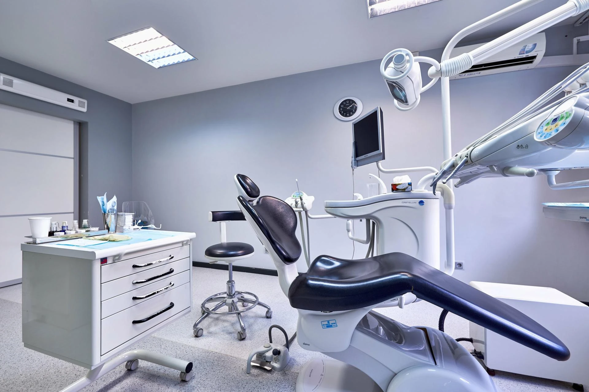 Tips to Maintain Fresh Breath from a Dentist in Satellite Ahmedabad