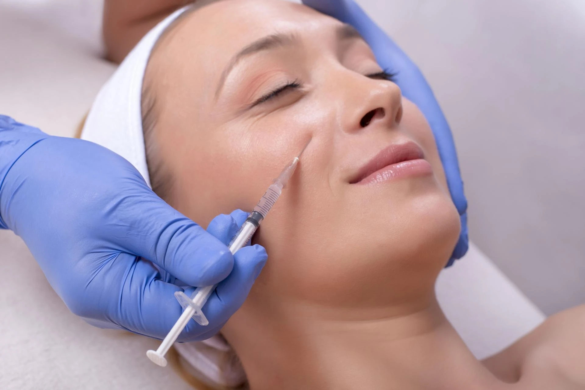 How Does a Vampire Facial Work for Acne Scars: Does It Really Work? The Science Behind PRP Therapy