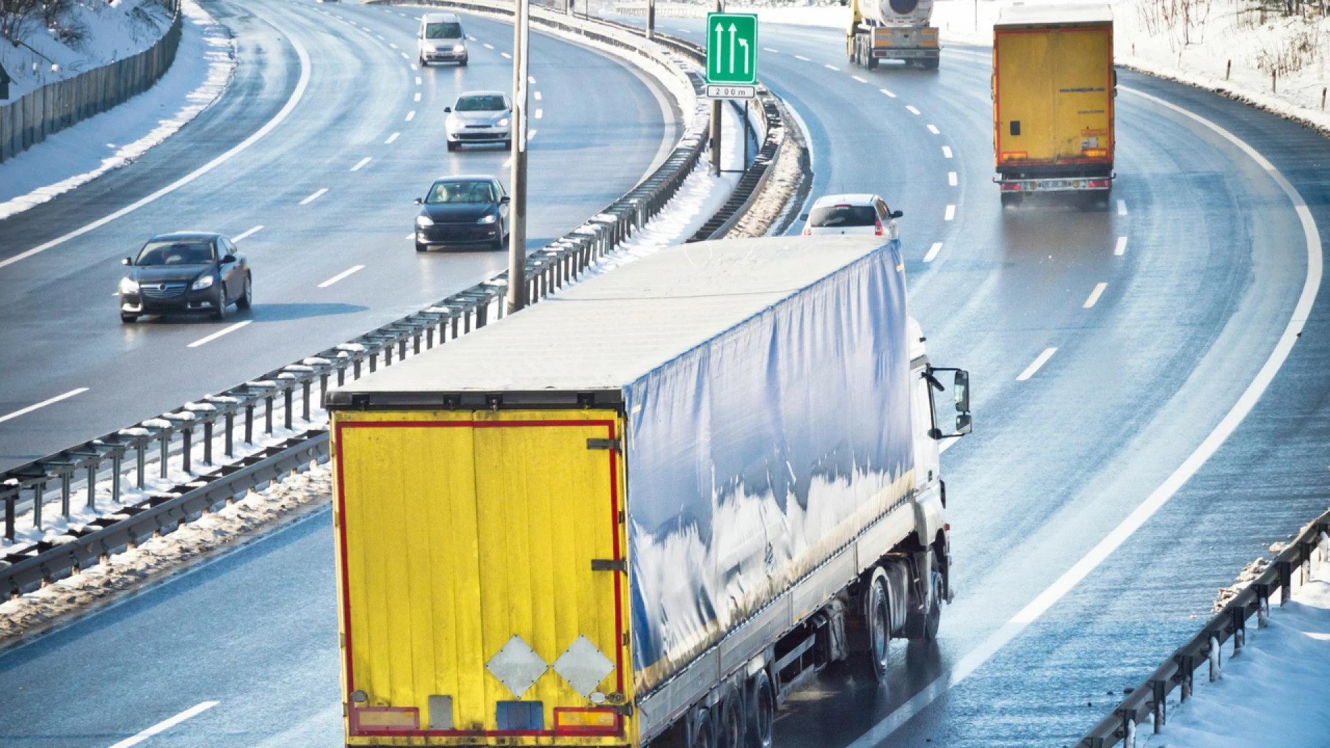 9 Benefits of Choosing Freezer Van Rental for Cold Transport