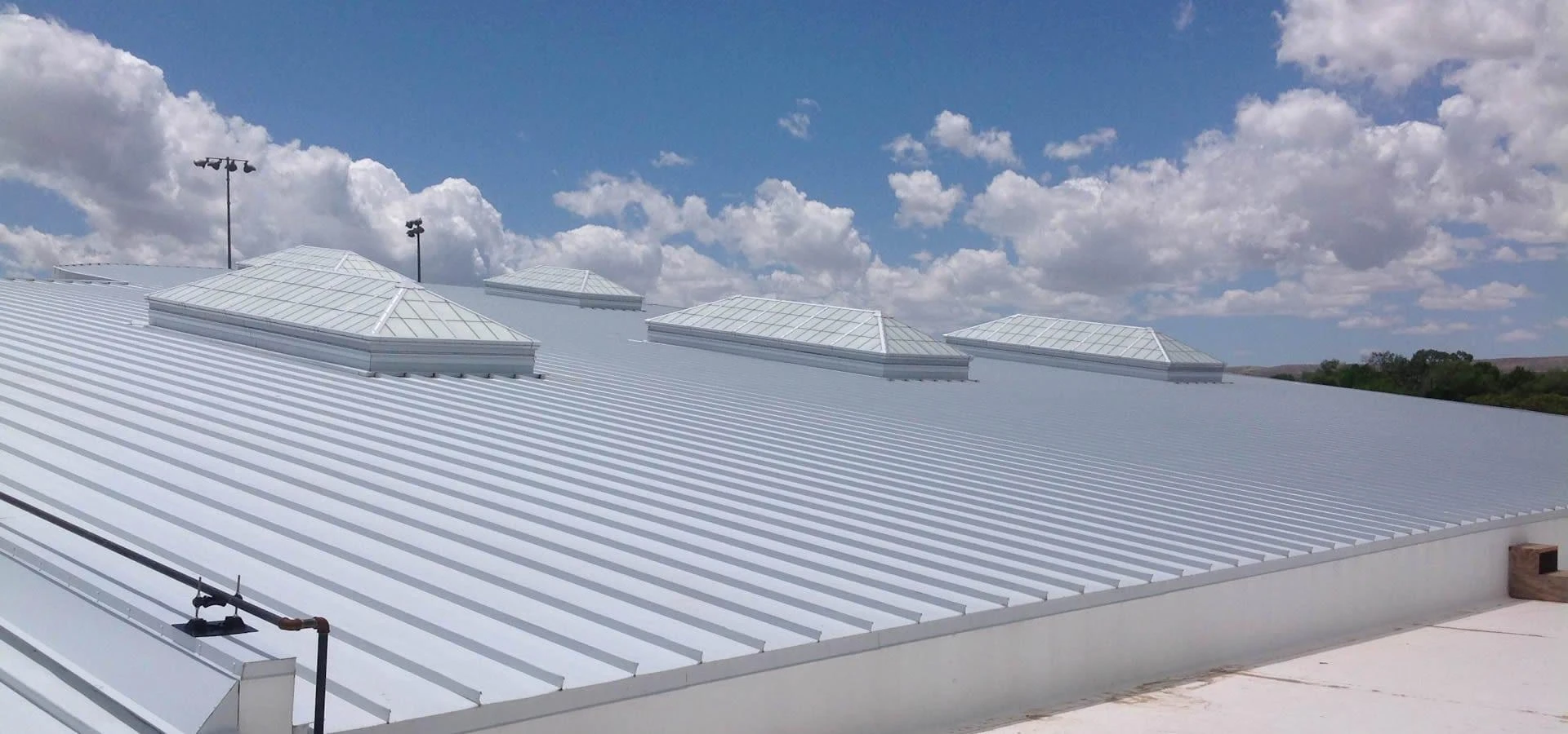 How Commercial Roof Replacement Works for Businesses in Cambridge