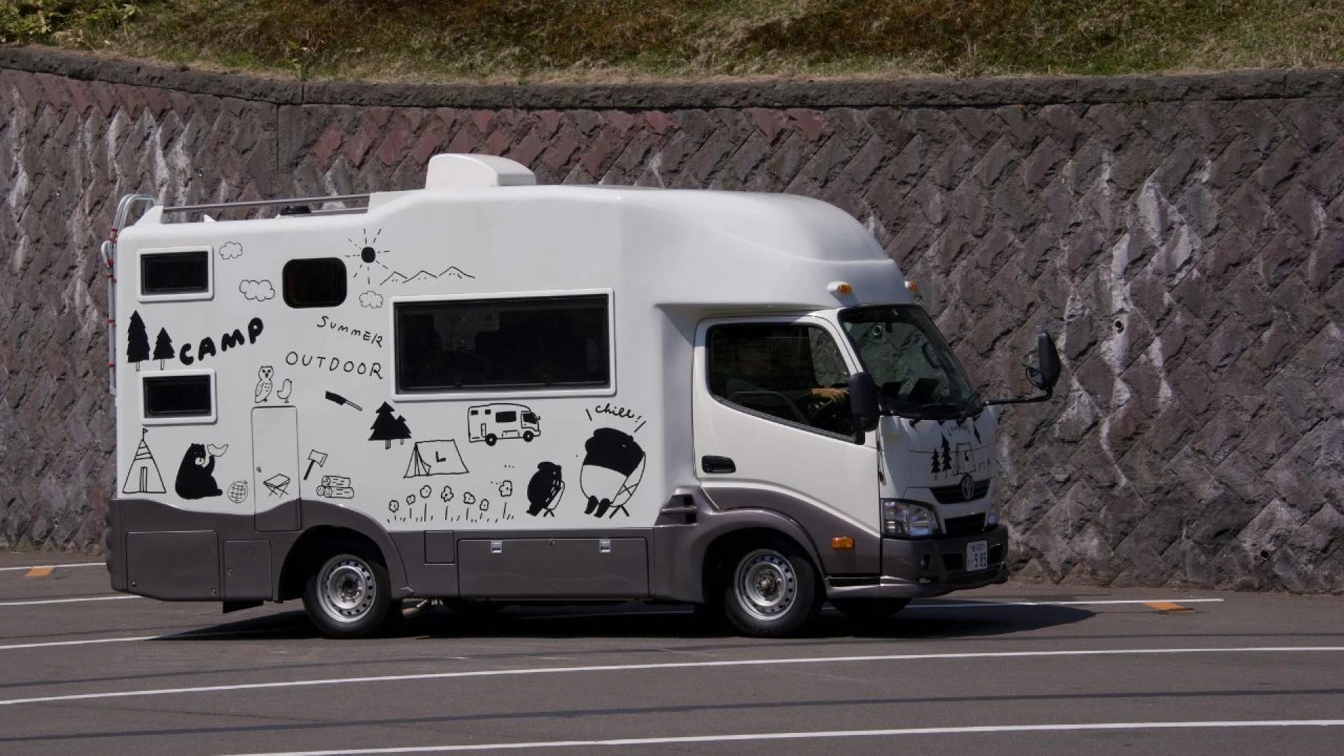 7 Proven Advantages of Freezer Van Rental in Dubai Today