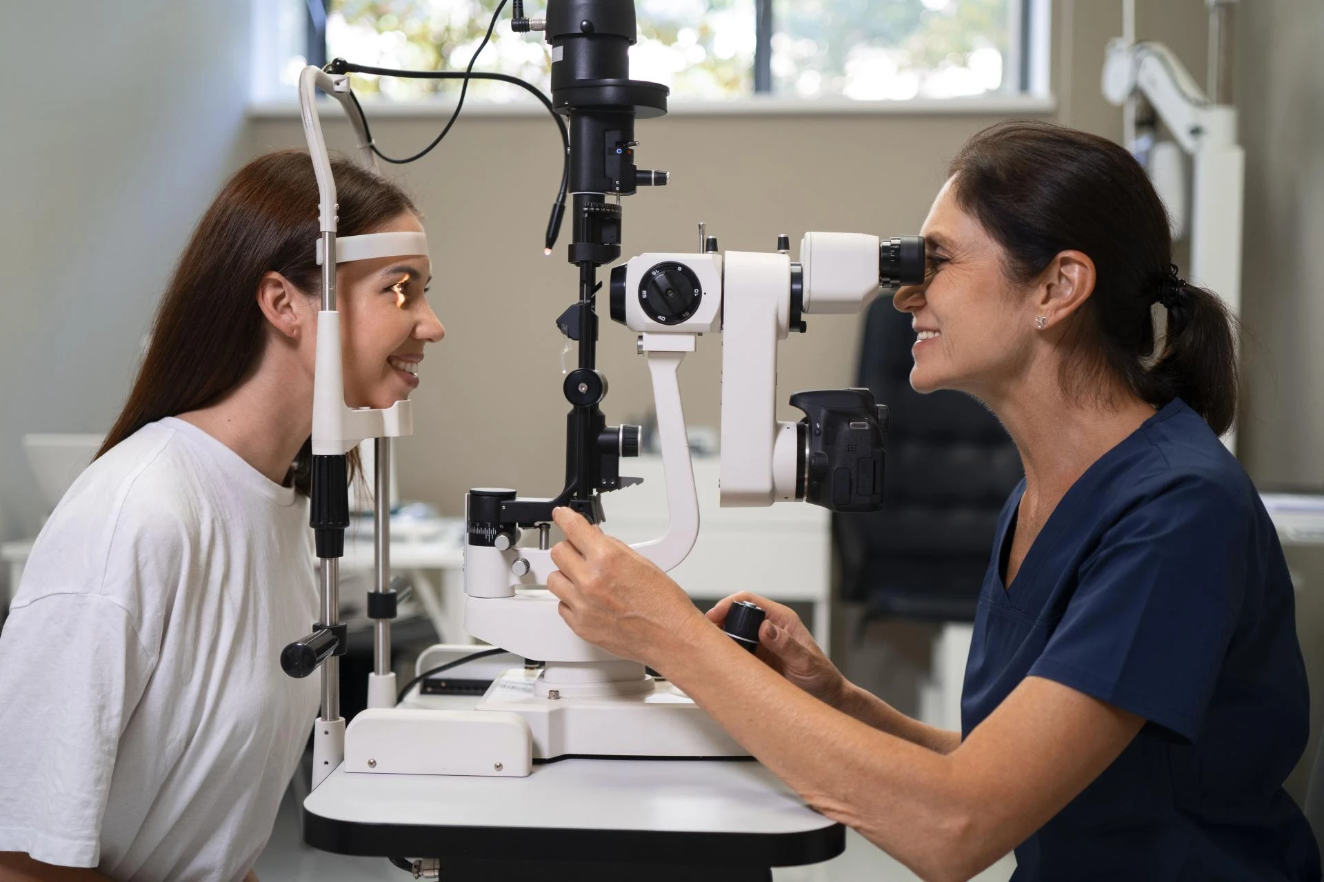 How Advanced Magnification Systems Improve Eye Care Standards