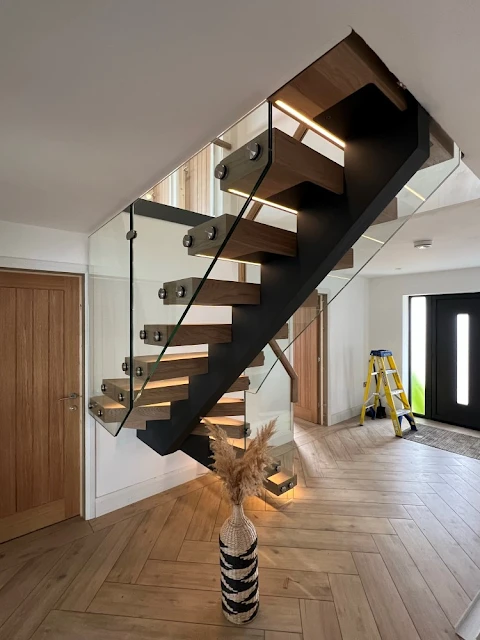 8 Floating Staircase Designs for Modern Homes UK