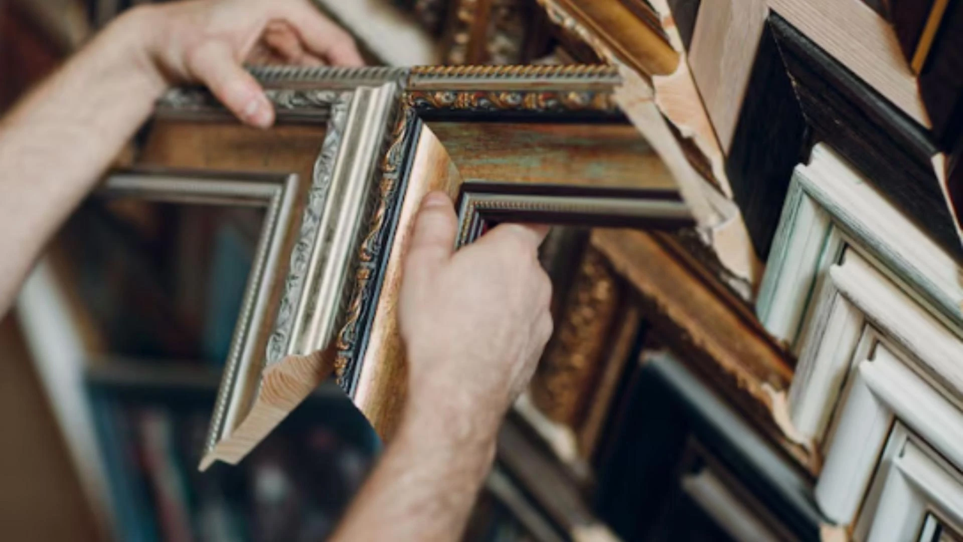 How Local Picture Framing Transforms Simple Prints Into Gallery-Worthy Pieces?