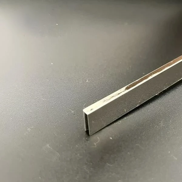 Nẹp Chữ U Inox Trang Trí Vách Tường: Điểm Nhấn Kim Loại Cho Không Gian Hiện Đại