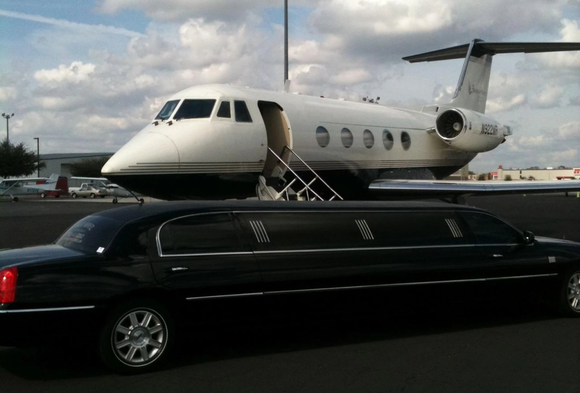 Elite Corporate Limo Service for Airport & Business Travel