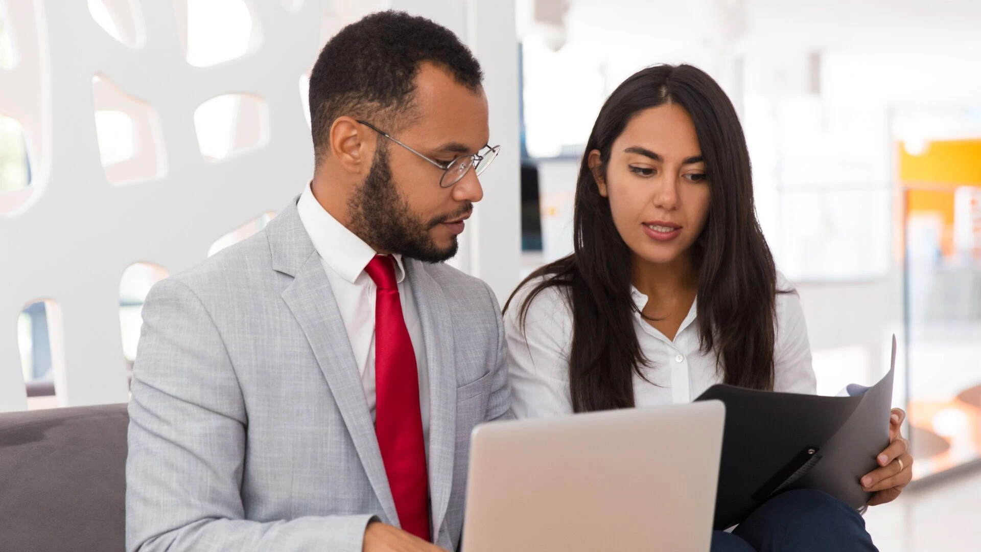 The Benefits of Talking to a Minnesota Insurance Agent Before Buying Insurance