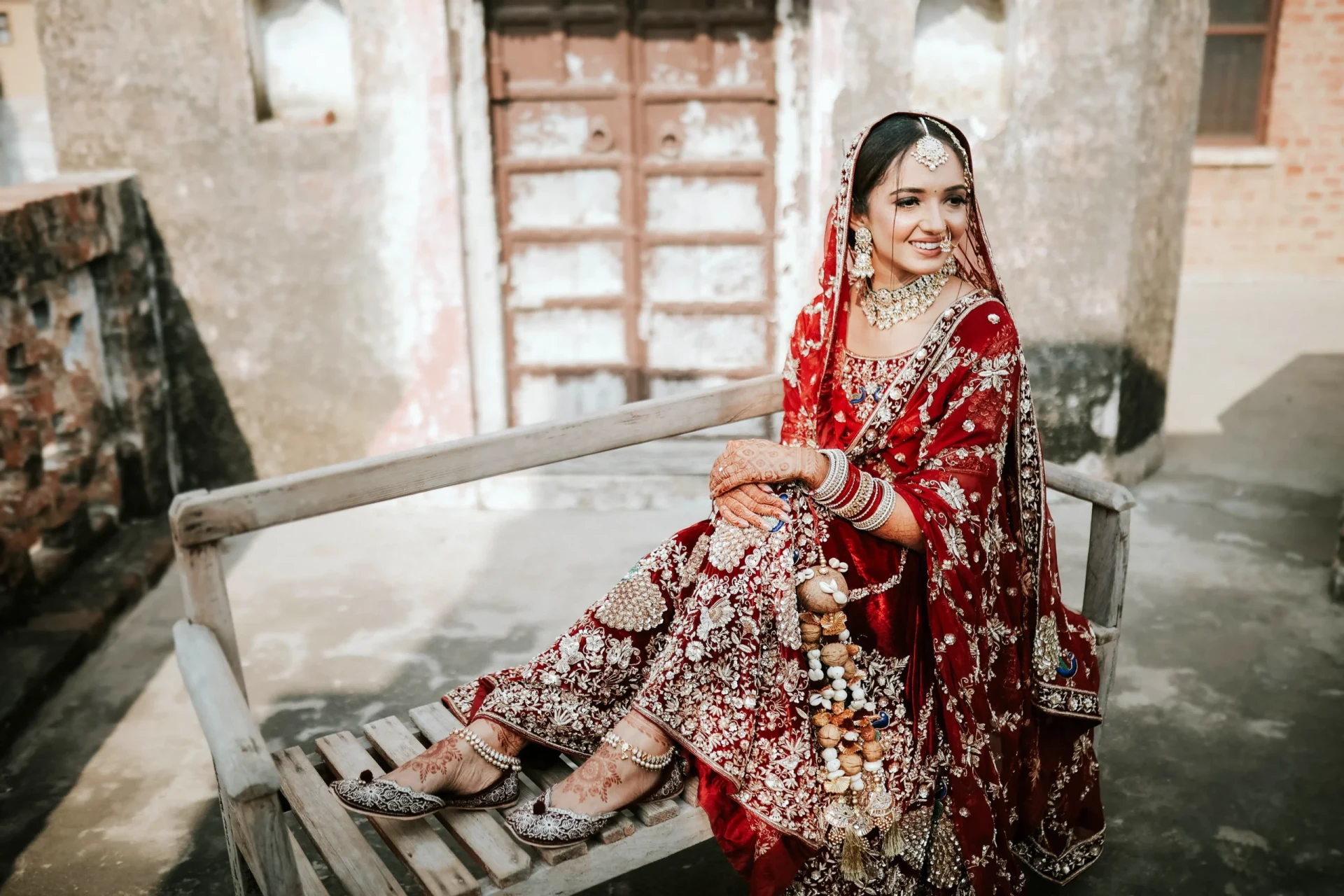 Candid vs Traditional Wedding Photography – Which is Better?