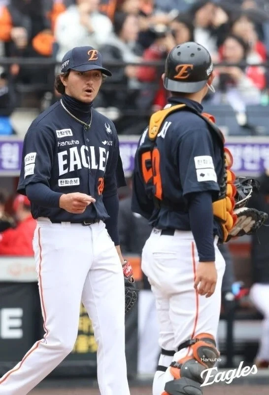 KKKKKKK 이 플레이어가 우리를 폰스-바이스를 잊게 만들까요?