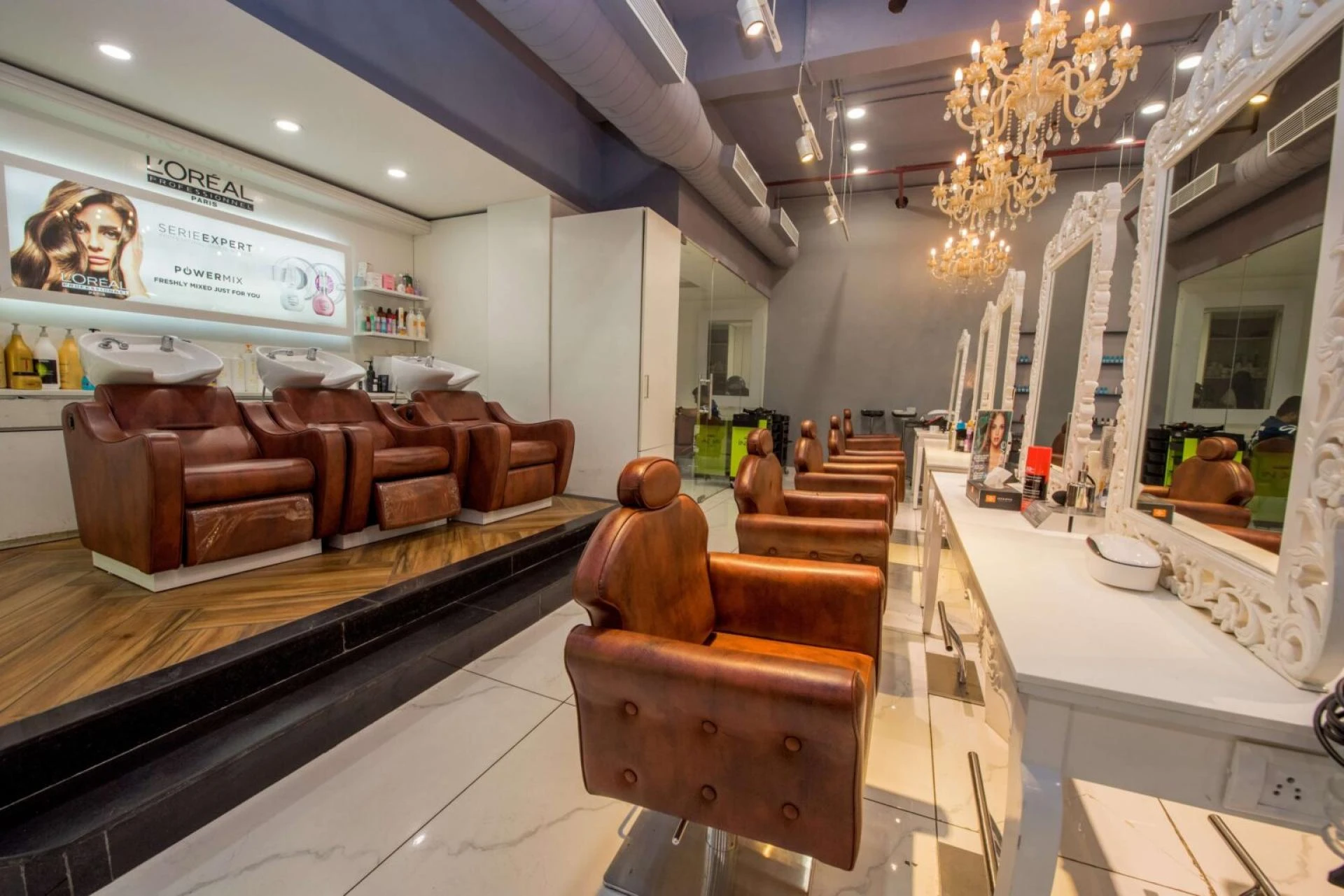 Why Investing in a Salon Franchise in Delhi Is a Smart Business Move