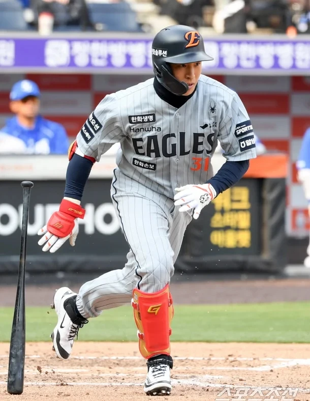 1억 원, 계급 없이 봉사하기