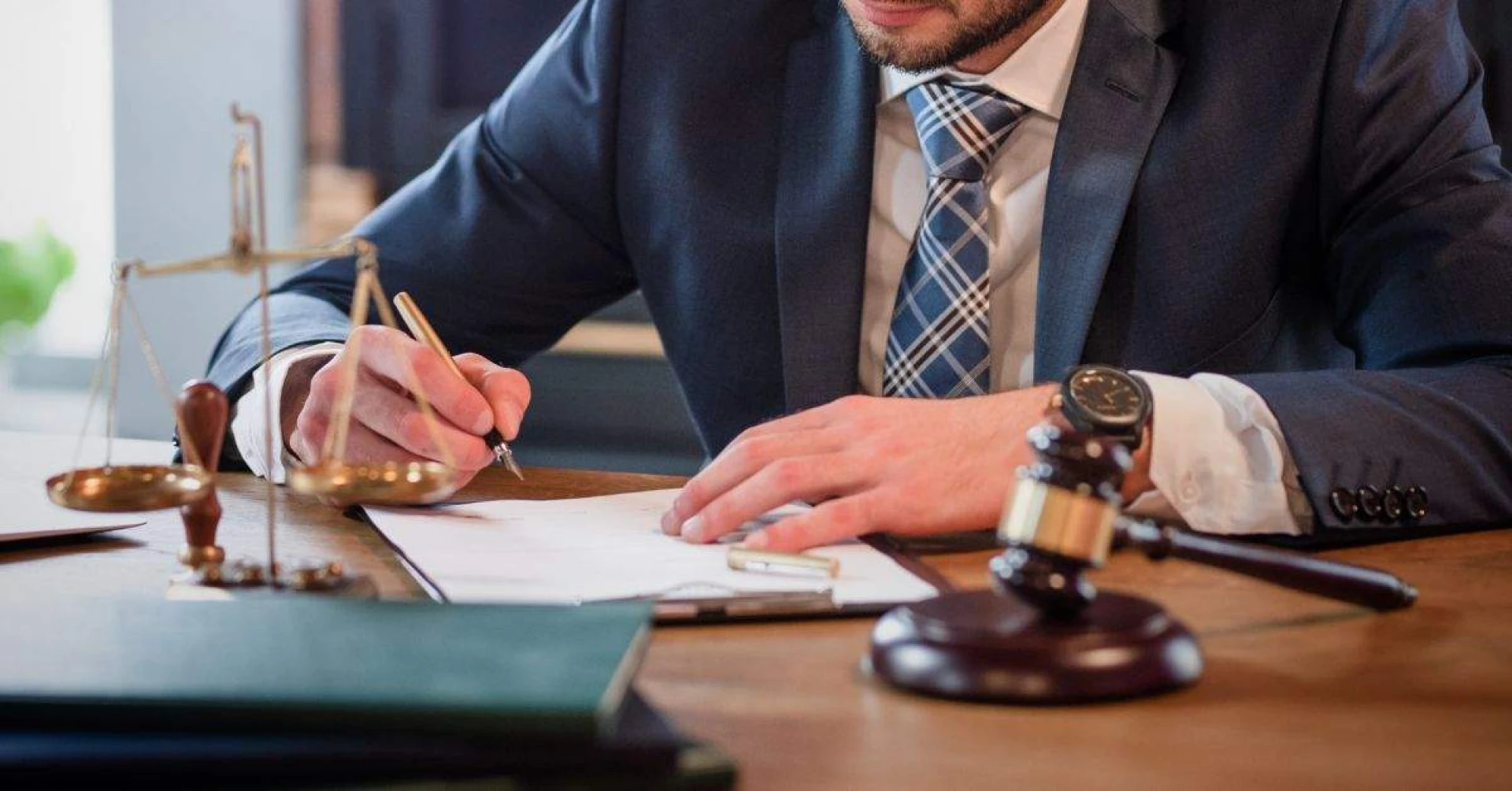 When Do You Need Building and Construction Lawyers for Your Project?