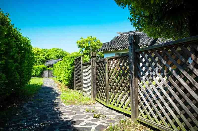 What Does an HOA Fence Contractor Do? A Guide for Community Boards