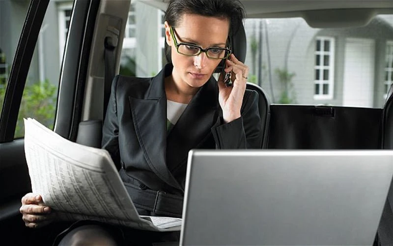 Top Reasons Travellers Choose Maxi Cabs for Airport Transport