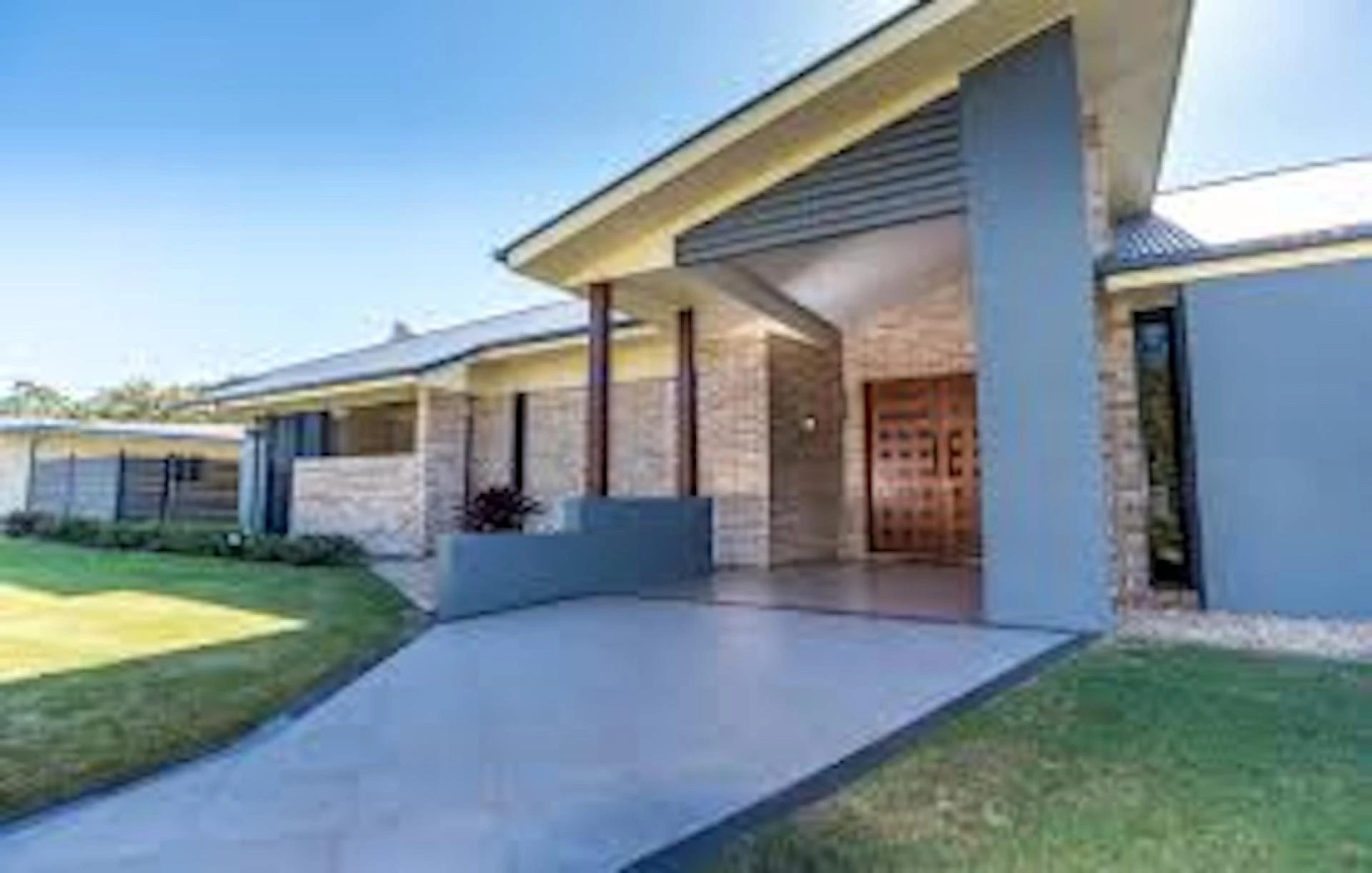 Upgrading Concrete Floors: Epoxy Solutions for Homes and Businesses in Sydney