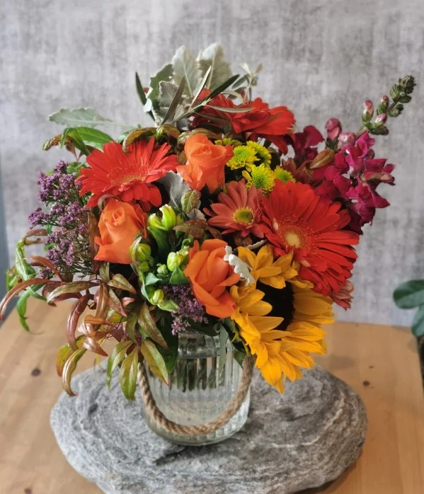 Stunning Floral Arrangements with Same Day Delivery Convenience