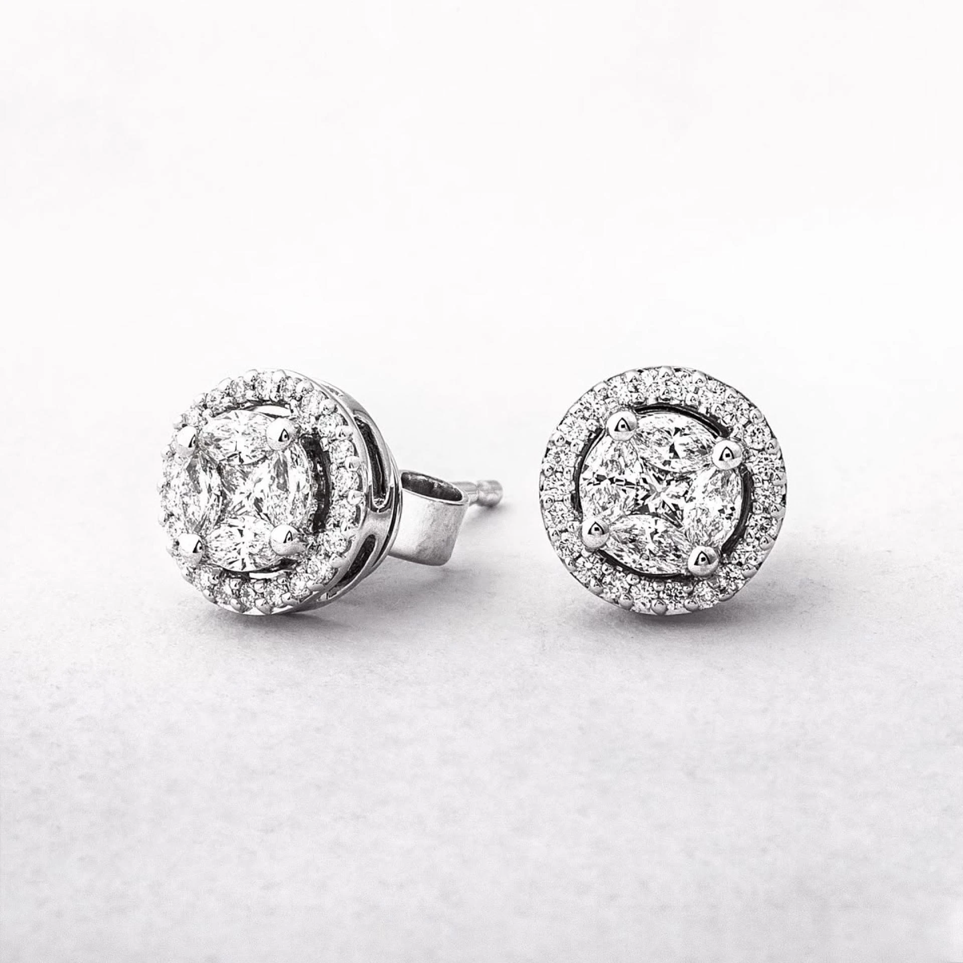 Lab-Grown Diamond vs Gold Jewellery Under 30K