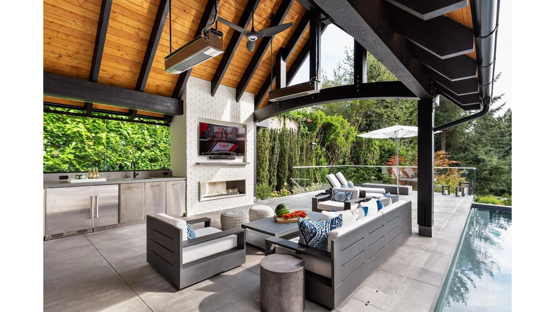 Top Outdoor Remodeling Trends Transforming Houston Homes