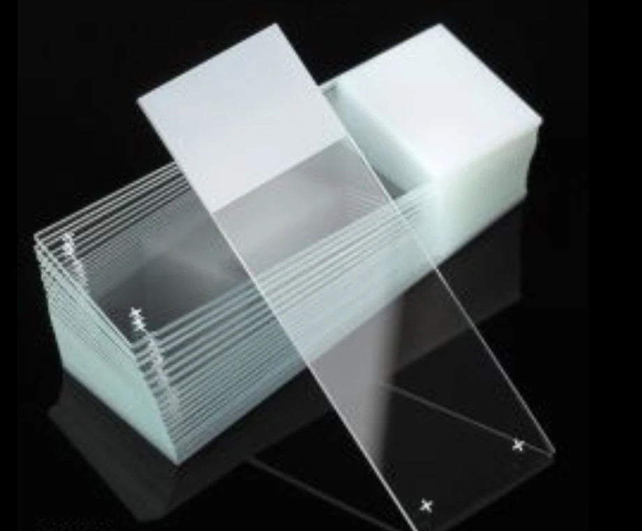How to Choose the Best Glass Microscope Slides for Your Lab
