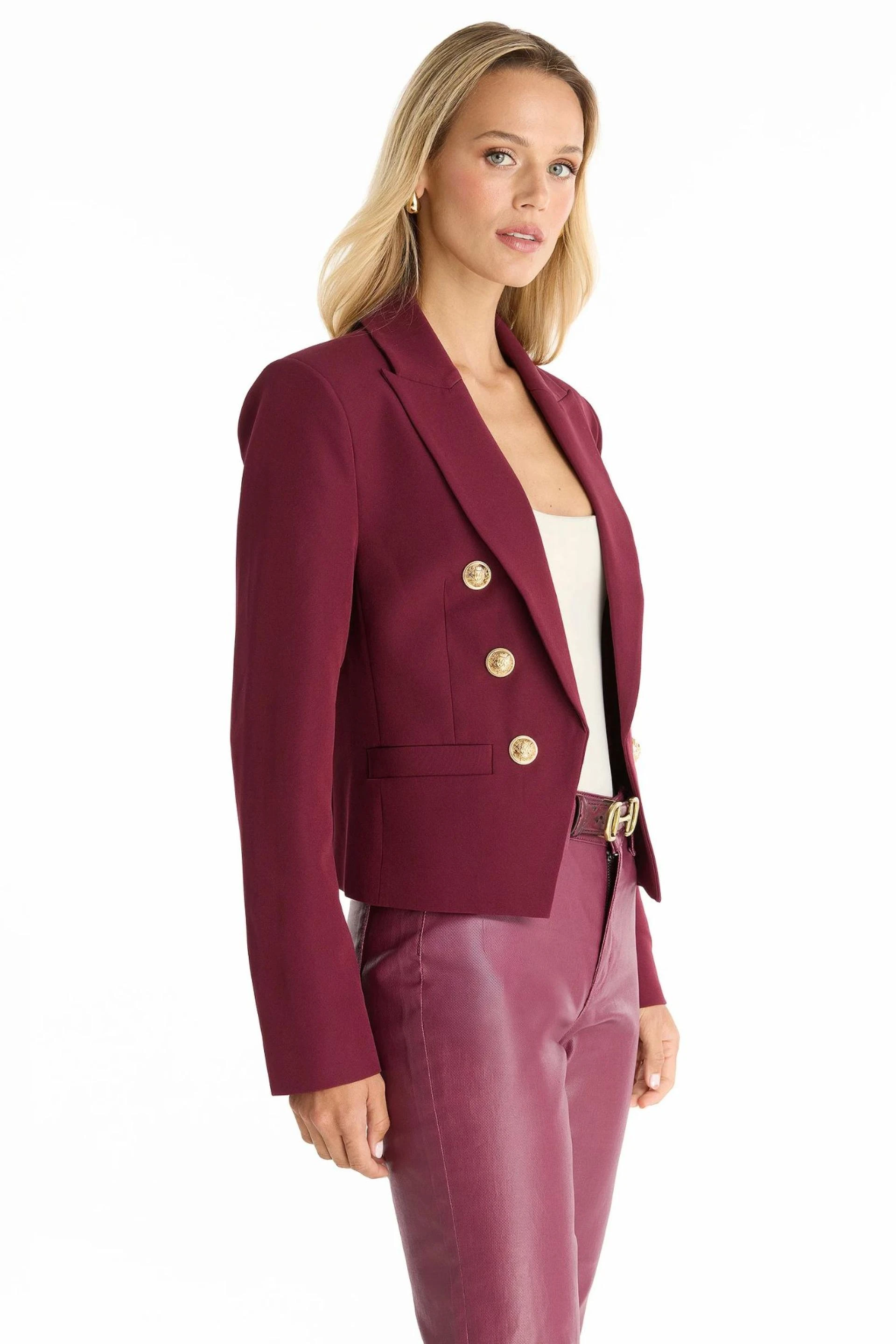 The Ultimate Guide to Women’s Coated Jeans: Trend, Style, and Comfort